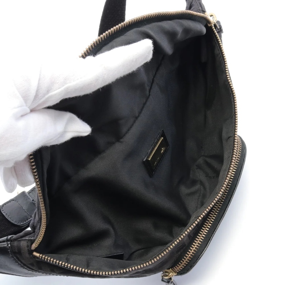 ❌SOLD❌Fendi body bag - Picture 3 of 10